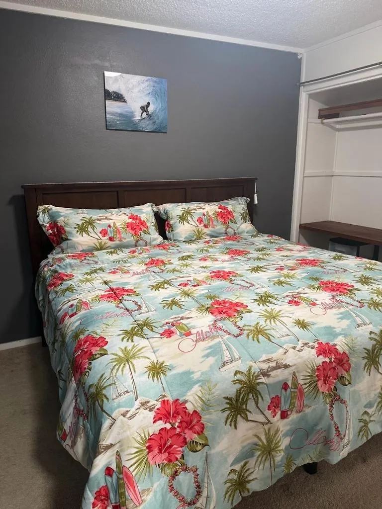 Tavares House King Room Waialua Homestay